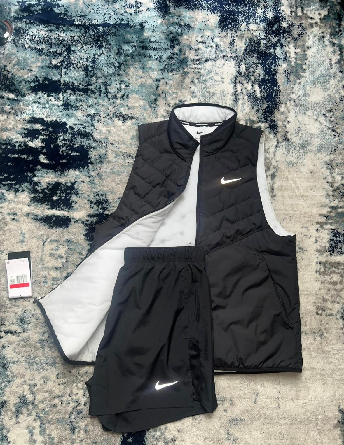 Nike Aerolayer Fit Gilet + Nike Shorts - Black