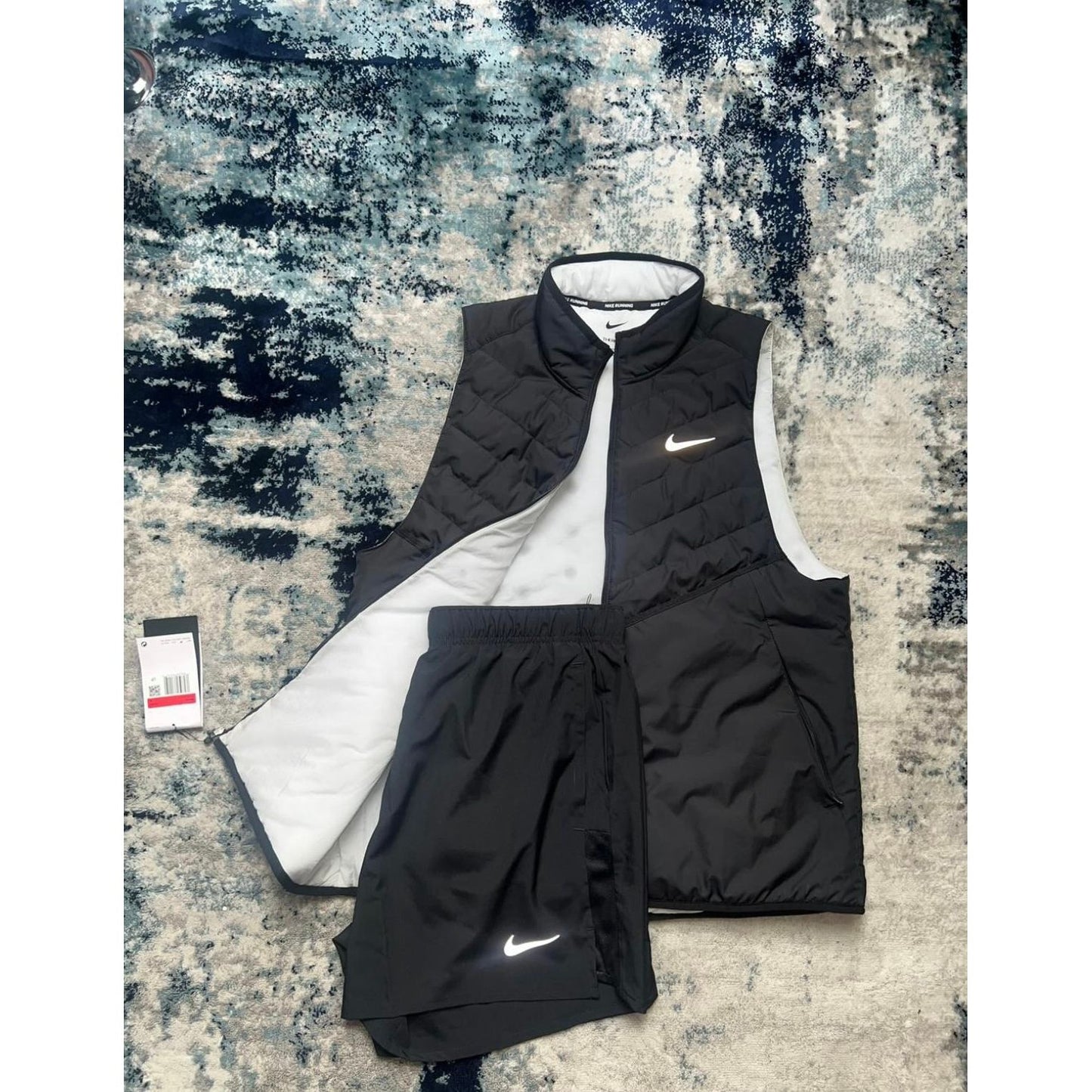 Nike Aerolayer Fit Gilet + Nike Shorts - Black