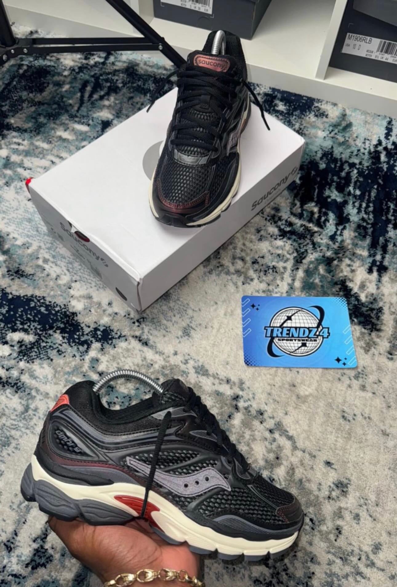 Saucony Progrid Omni 9 Disrupt Pack