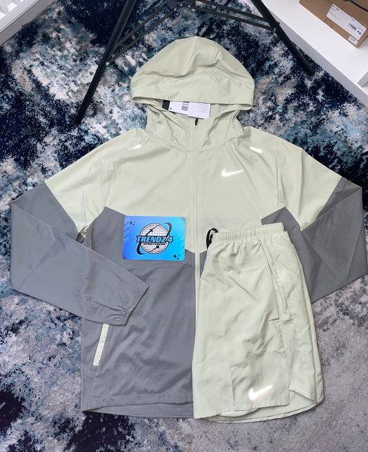 Nike Windbreaker Set - Olive Aura